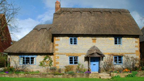 Thatched cottage in Gaydon