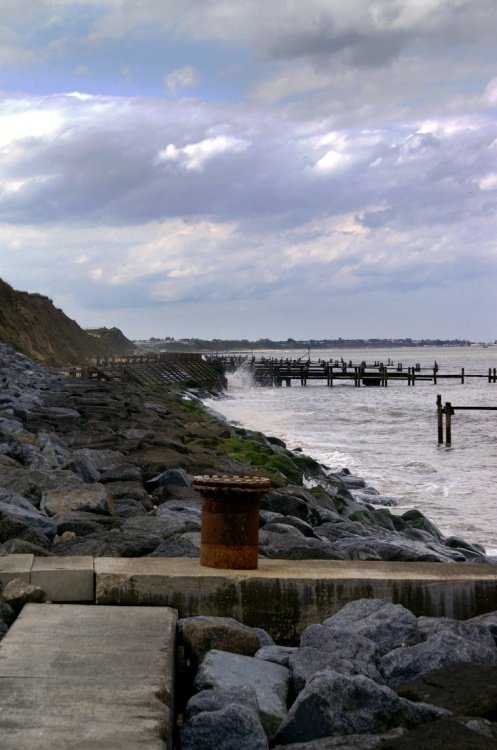 Looking up the breakwaters.