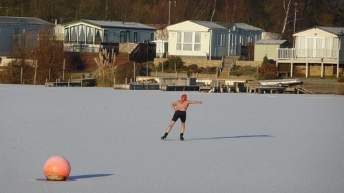 Ice skating on Tattershall lake