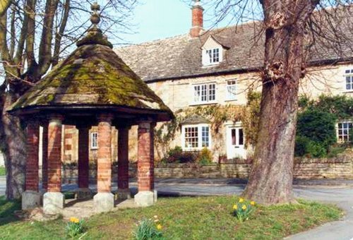 www.rutlandcottage.com Exton Rutland England Old Village Pump