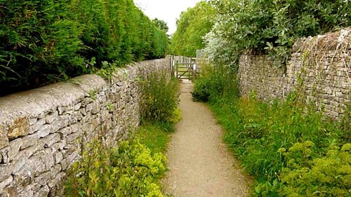 Footpath to Lower Slaughter