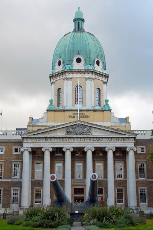 Entrance to the IWM from Lambeth Road
