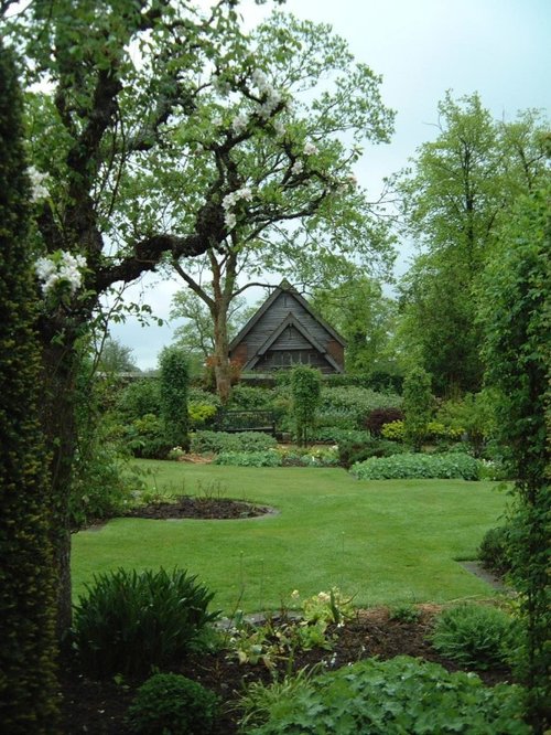 Groombridge Place Gardens May 2001