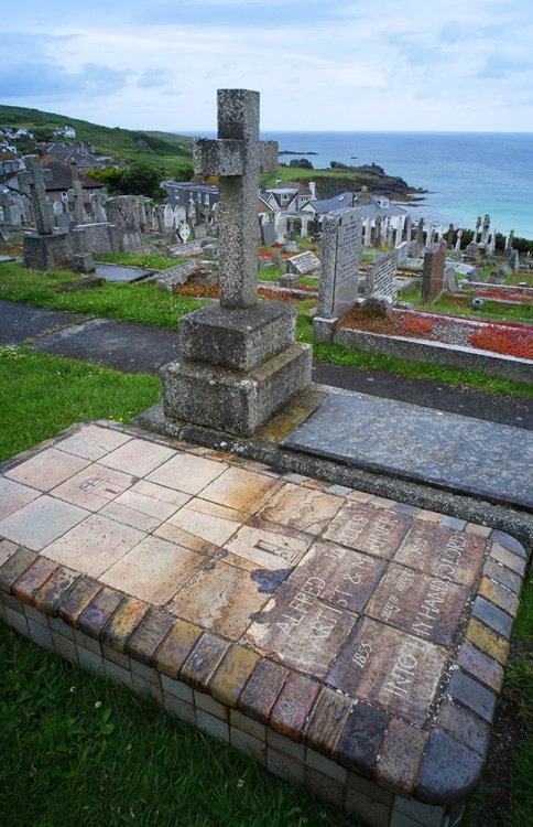 Grave of Alfred Wallis, St Ives