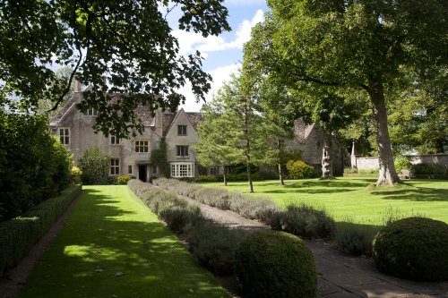 Avebury Manor