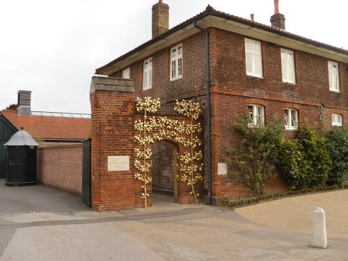 Hampton Court Palace & Gardens