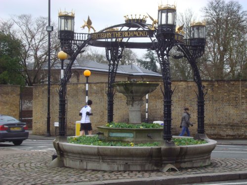Richmond Hill, a former fountain