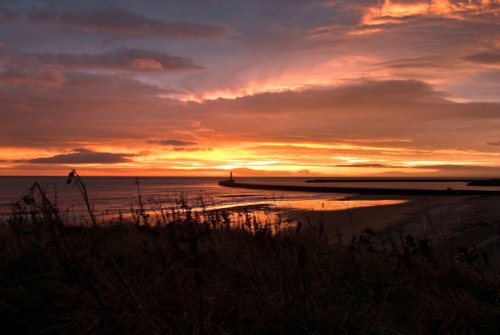 Dawn skies at Roker Pier