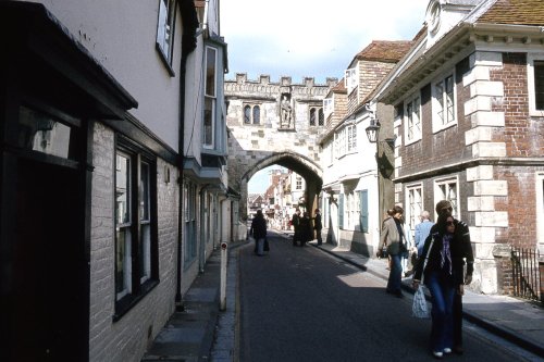 High St Gate, Cathedral Precincts
