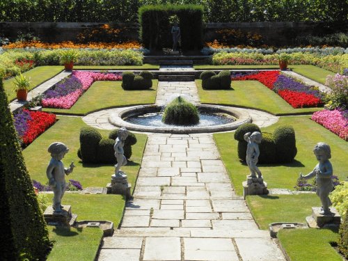 Hampton Court Palace & Gardens