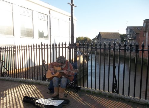 Busker in the town of Lewes