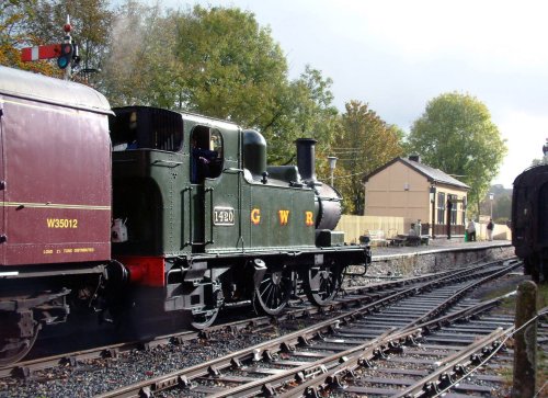 Bronwydd Arms Station with GWR 1470