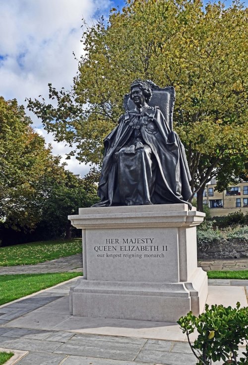 Statue of Queen Elizabeth II, Gravesend