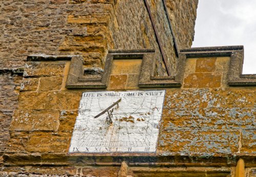 Sun dial, to be seen on the wall of the parish church