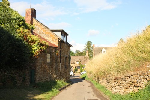 A narrow squeeze in Church Lane, Epwell