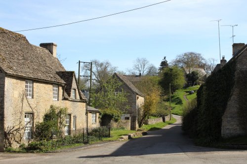 Cotswold-style cottages in Shilton