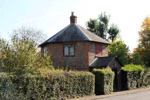 The old toll house in Tidmarsh
