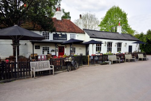 The Four Horseshoes Pub & Dining Room on Windsor Road