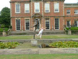 Newby Hall House in front of fountain