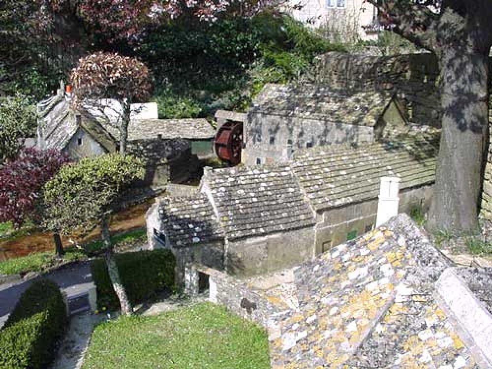 A picture of Bourton on the Water Model Village photo by poe