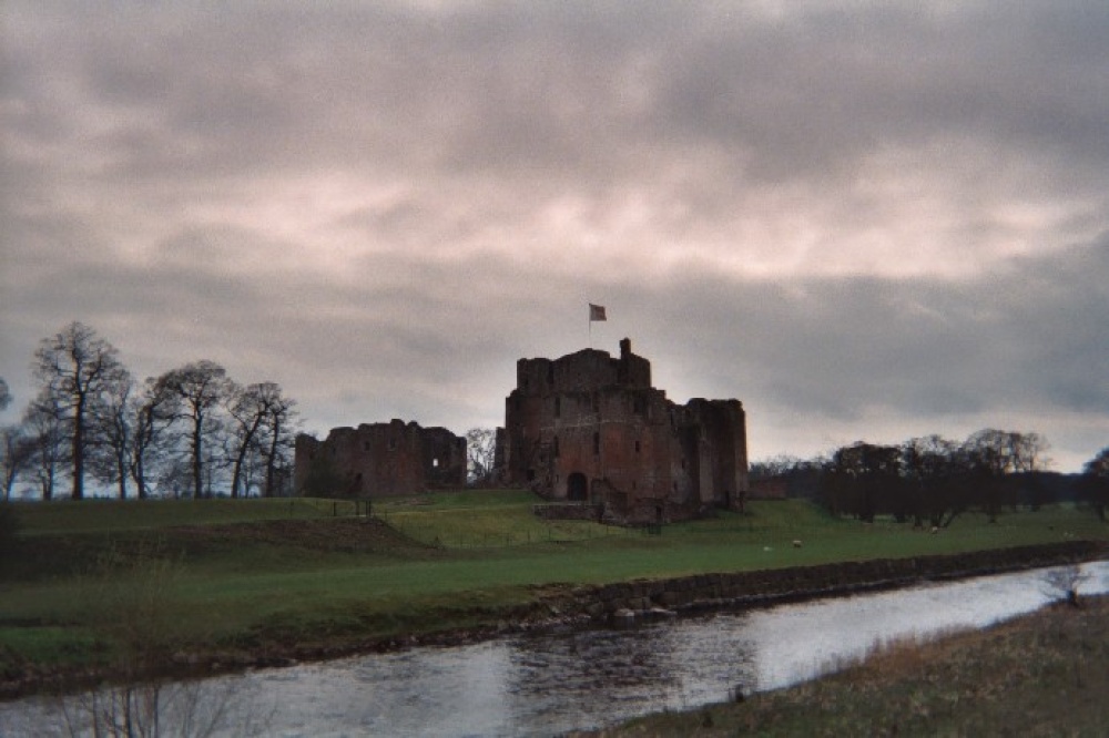 Brougham Castle photo by Tonis