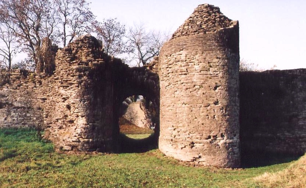 Longtown Castle, Herefordshire photo by Paul Wood