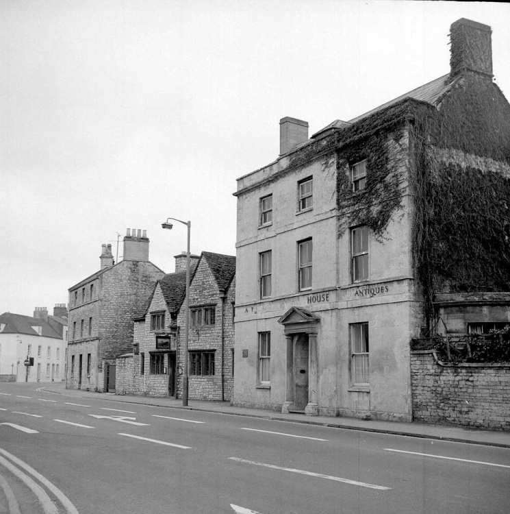 Cirencester - Oxford House London Road