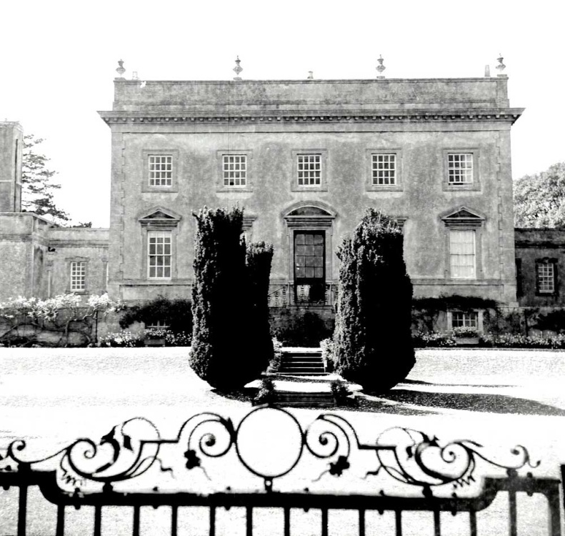 Frampton Court Rear photo by Alan Longbottom