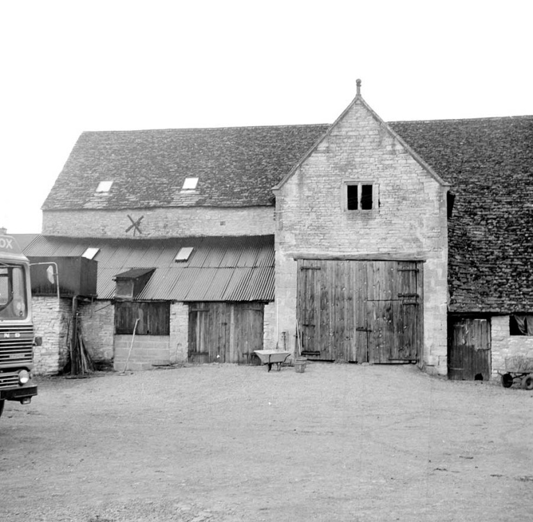 Photograph of Baunton Farm