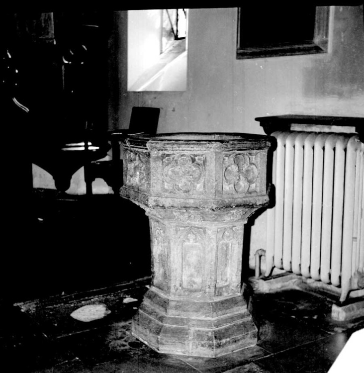 Daglingworth Church font