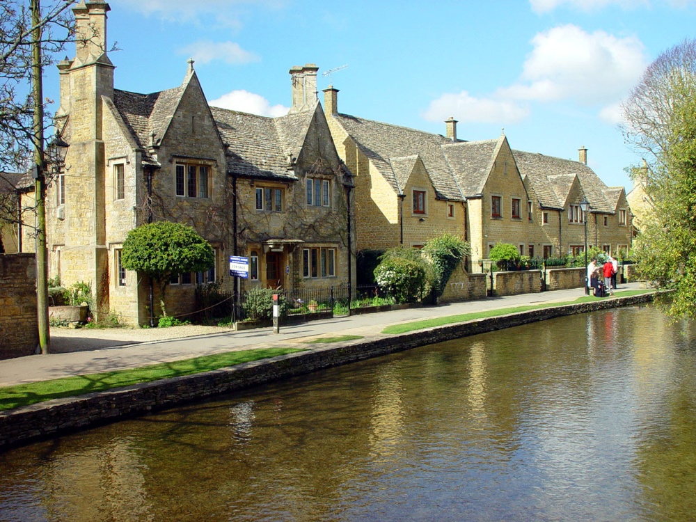 Homes in Bourton on the Water