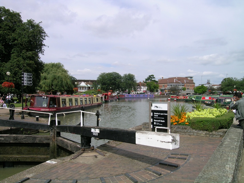 The canal basin, Stratford-upon-Avon. 24 July 04
