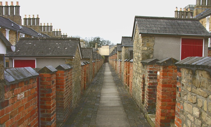 Alley Way, Swindon, Wiltshire. March 2005