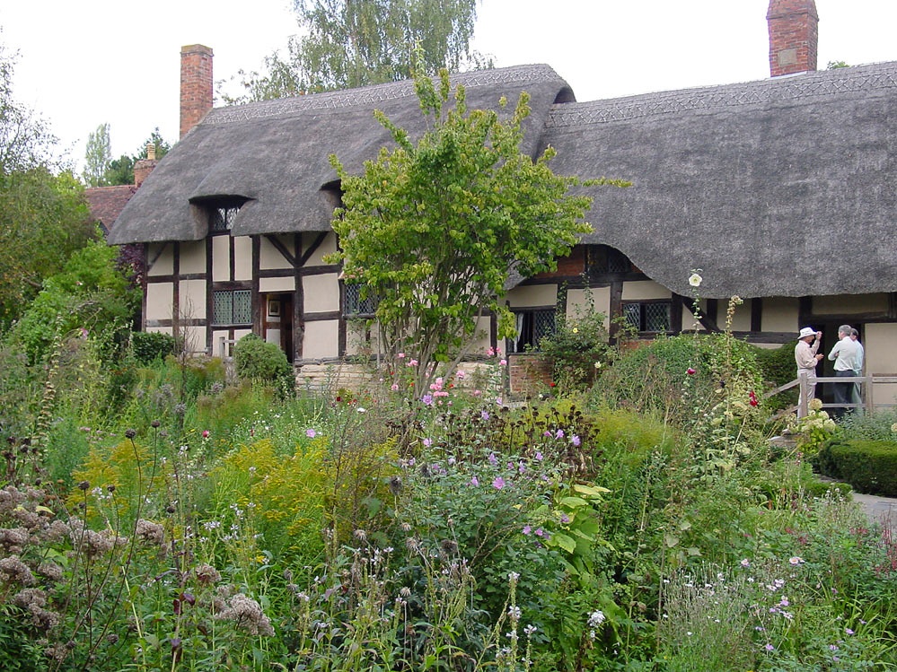 Anne Hathaway's Cottage, Stratford upon Avon photo by Vicky Lockhart