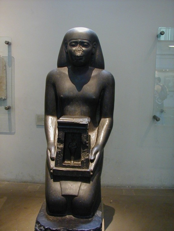 Kneeling statue of Wahibre offering a shrine
