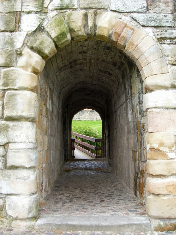 Archway to Ravenscraig Castle.