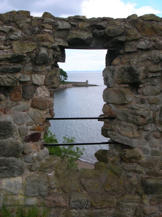 Looking through the window, Ravenscraig Castle, Kirkcaldy.