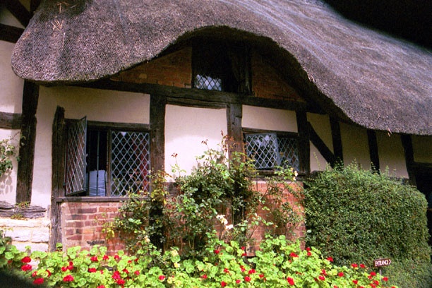 Anne Hathaway's Cottage photo by Dick & Marilyn Smith