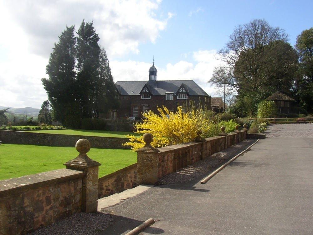 A picture of Halsway Manor photo by Alan Corkett
