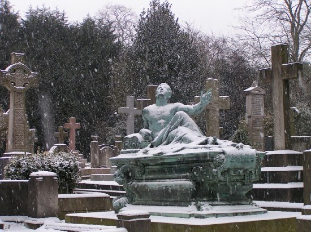 Photograph of Marylebone Cemetery in the winter...used with permission from Paul Telling