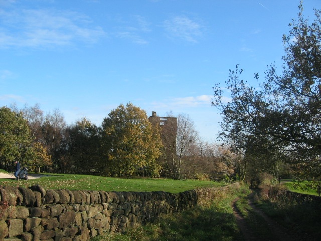 Photograph of Railway tunnel sighting tower at Milford, Derbyshire.
Taken November 2004