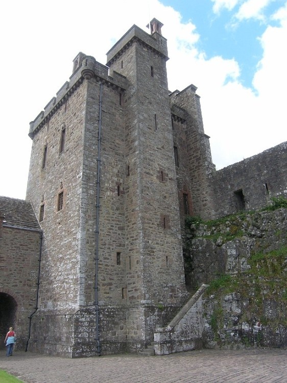 Drummond Castle & gardens