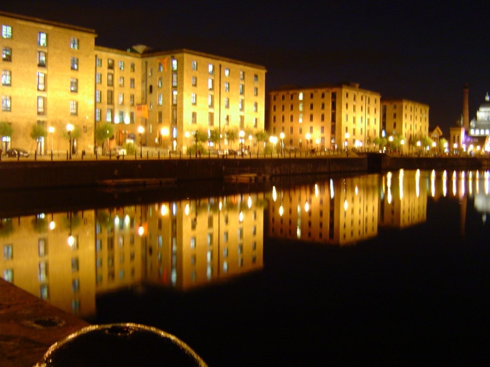 Albert Dock, at night. During my visit to Liverpool in September, 2005. (I miss that city a lot!)