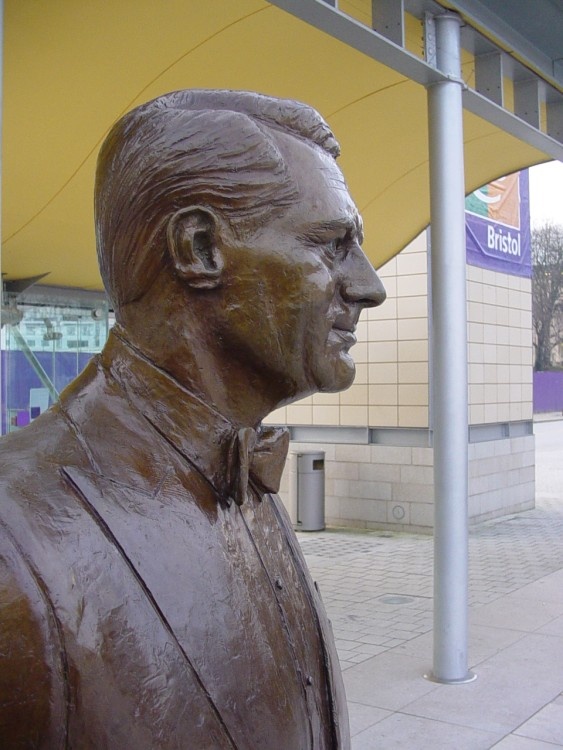 Cary Grant statue in Bristol