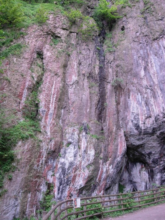 Castleton:
Cliff face above the entrance to Peak Cavern