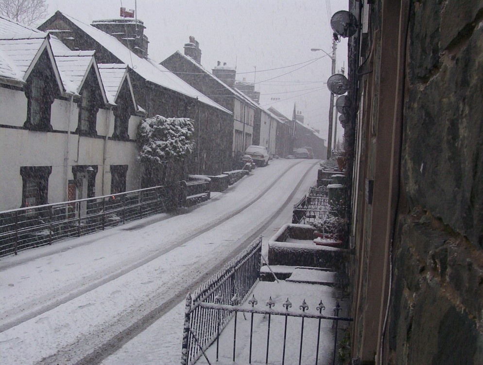 Photograph of Pen y garreg
trawsfynydd
gwynedd
ll414ue
on the 31/11/2004