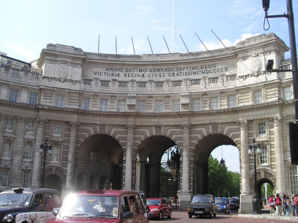 Admiralty Arch, London photo by André Leroux