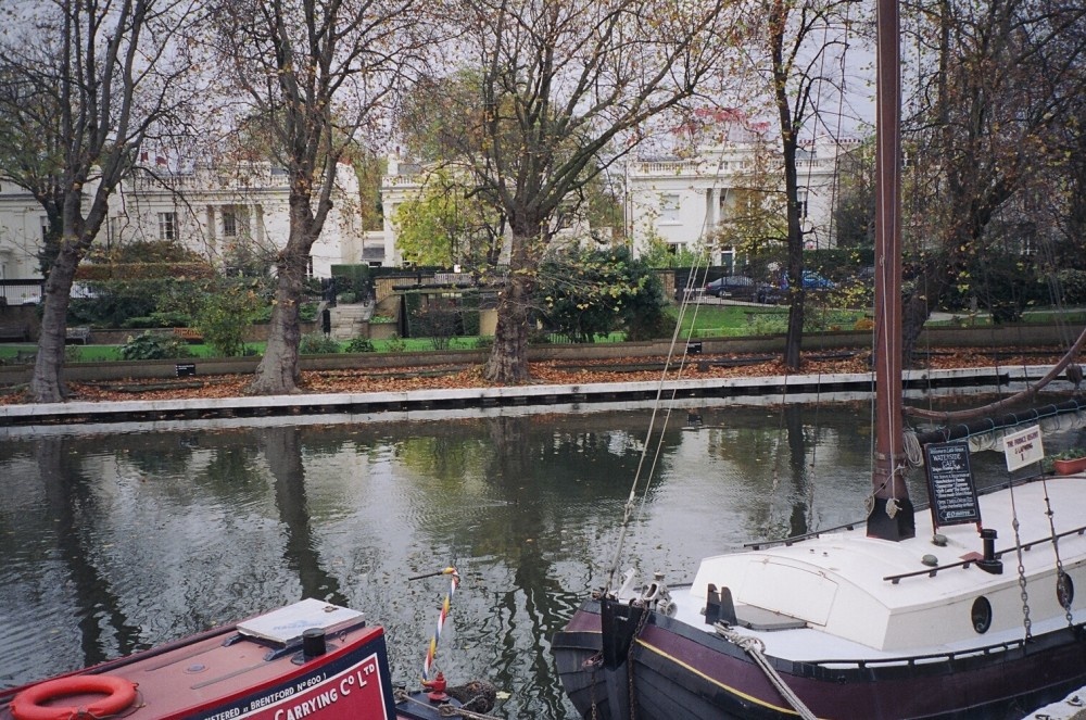 Walking along the Canal from Camden Town to Lisson Grove. Picture taken in Mid May, 2005