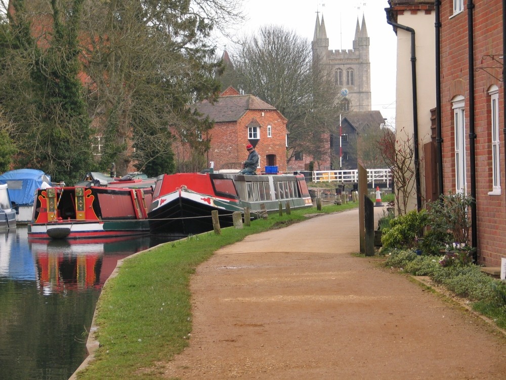 Newbury, Berkshire. Kennet and Avon Canal, with St. Nicolas Church in background.