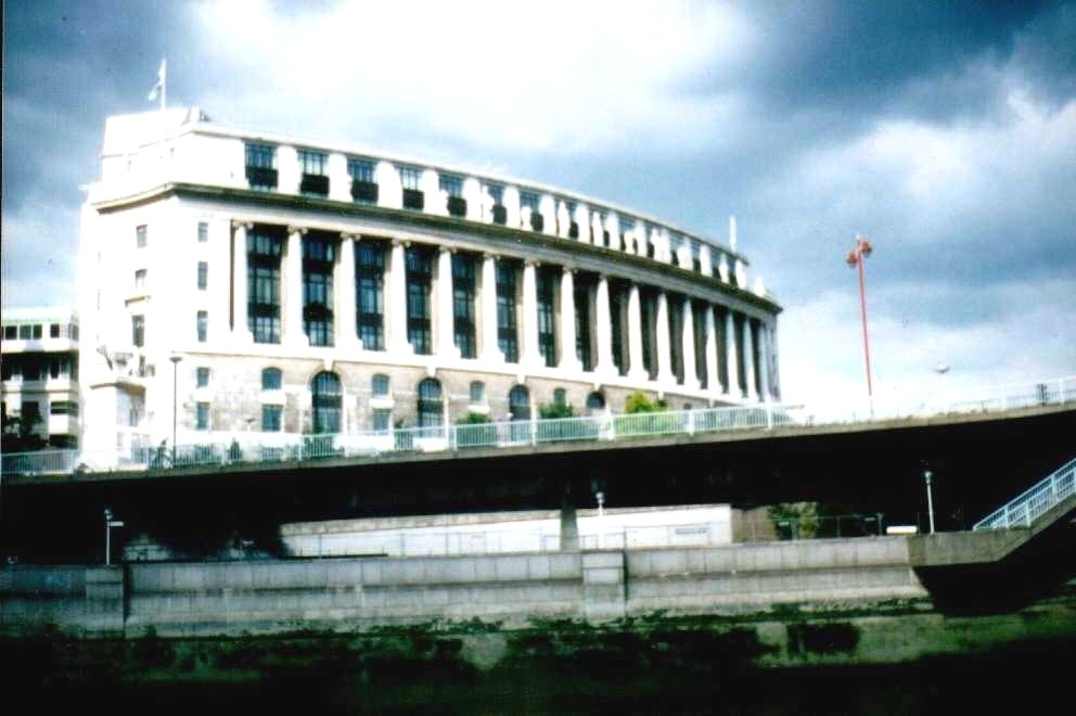 London, Unilever Building, view from Thames - Sepr 1996